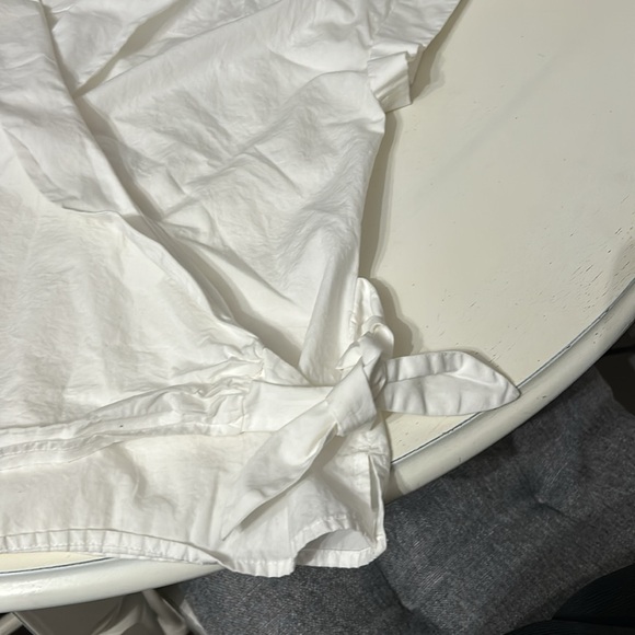 White cotton cross over short sleeve blouse - Picture 3 of 4